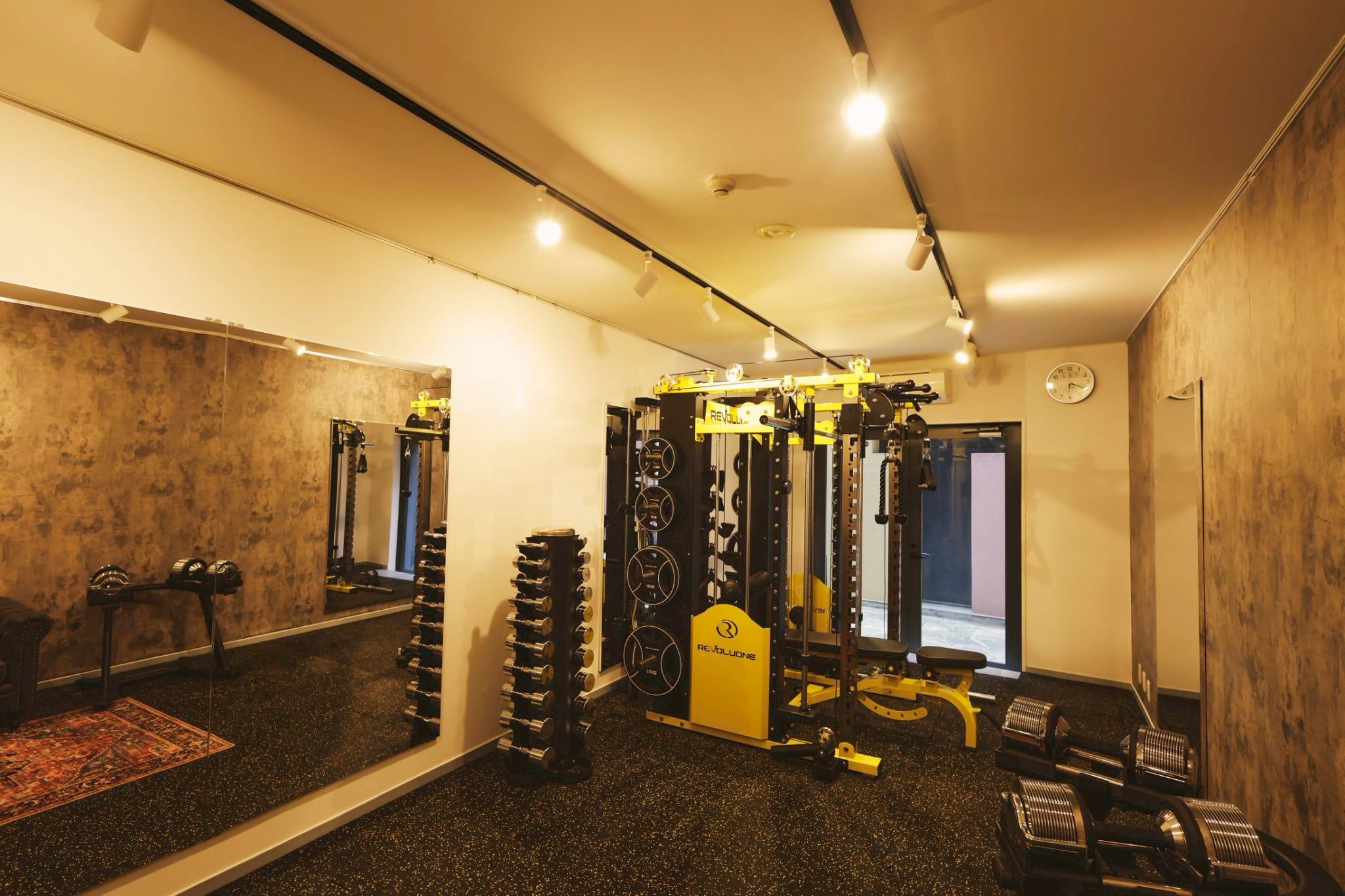 MONSTER GYM 内装